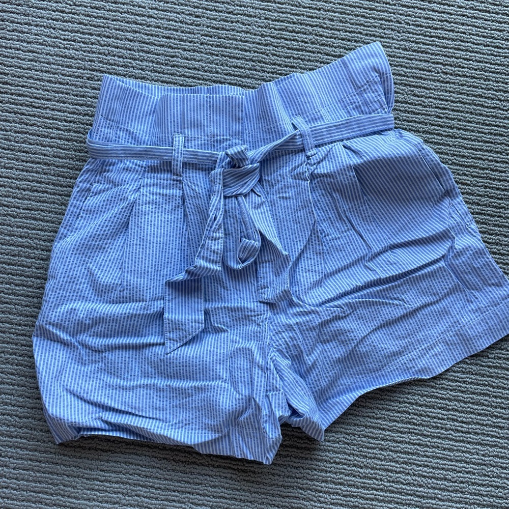 J CREW BLUE AND WHITE
STRIPED PAPERBAG
WAIST SHORTS